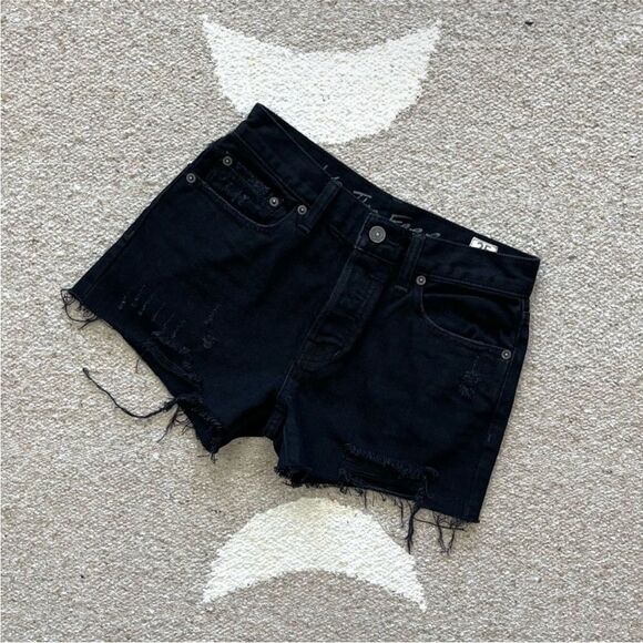 We The Free Size 25 Sofia Button Fly Black Distressed Denim Shorts Free People - Picture 2 of 9